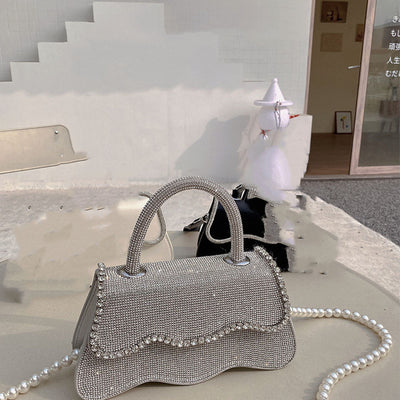 Bolso de Mano Brillante con Diamantes Engarzados - Image 10