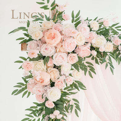 Arco de Bodas con Decoraciones Florales Colgantes - Image 3