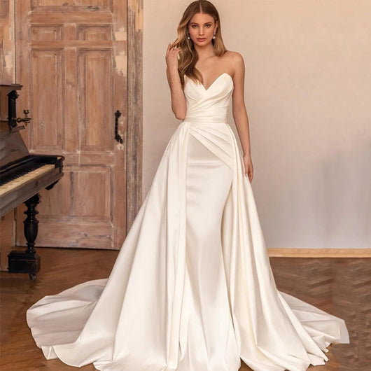 Vestido Satinado Ajustado con Espalda Descubierta y Tren Desmontable - Image 9