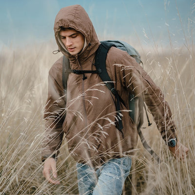 Traje Impermeable Ultraligero con Capucha de Cuello Alto Triple Protección