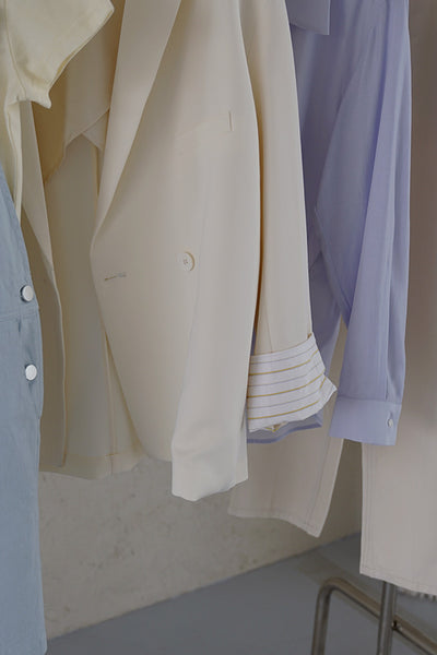 Blazer Fino con Puños Contrastantes de Confección Exquisita - Image 4