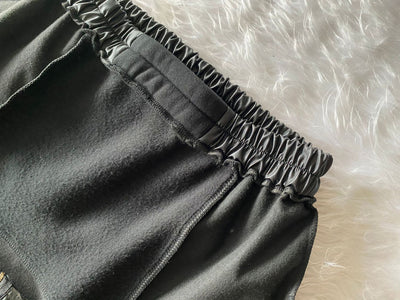 Traje Ajustado de Dos Piezas con Costura de Cuero - Image 15