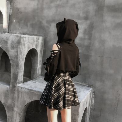 Falda Negra y Blanca a Cuadros Cintura Alta Efecto Oscuro - Image 7