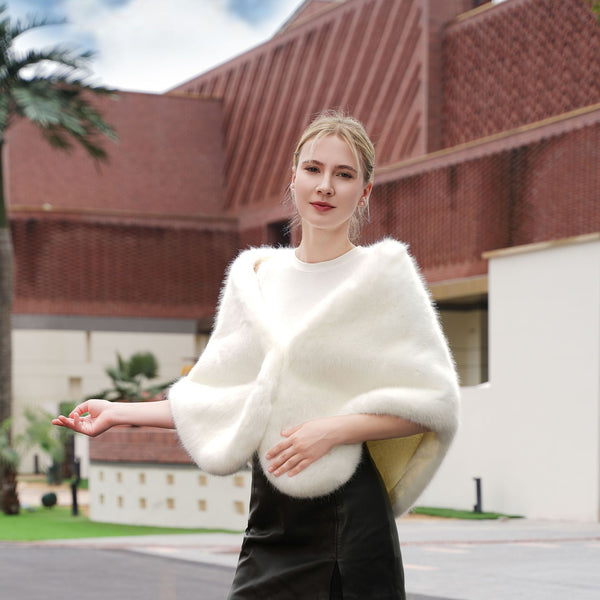 Chaleco Formal Elegante para Anfitrión en Tono Blanco Cálido