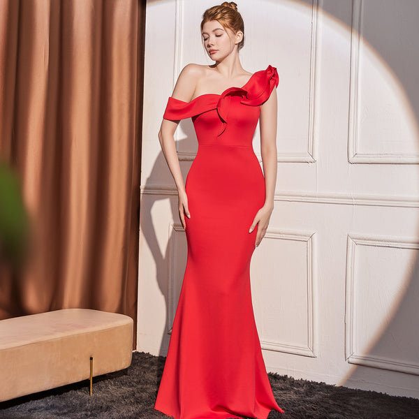 Vestido Largo Elegante con Hombros Inclinados Efecto Adelgazante