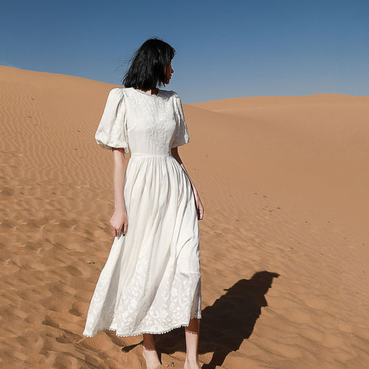 Vestido Blanco de Playa con Mangas Abullonadas - Perfecto para Vacaciones - Image 2