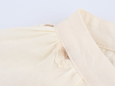 Blusa Elegante con Bordados Florales y Cuello en V - Image 16