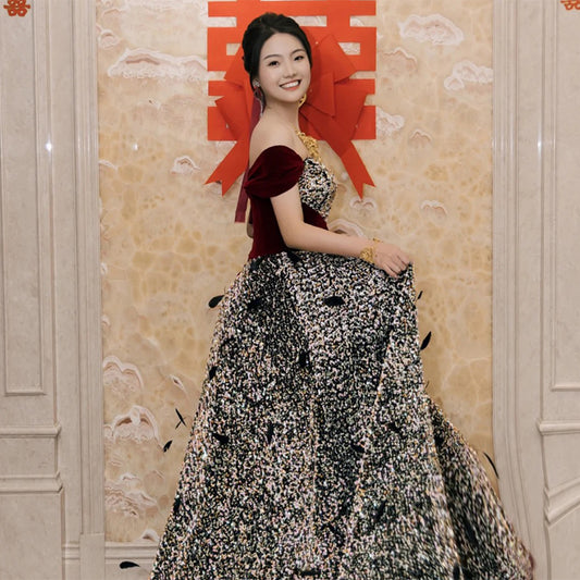 Vestido Ajustado de Lentejuelas con Elegancia Sofisticada