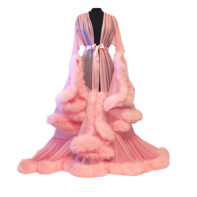 Camisón Sensual de Tul Transparente con Plumas y Cola Larga - Image 13