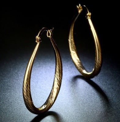 Aretes Dorados en Gota con Textura y Acabado Mate - Image 12