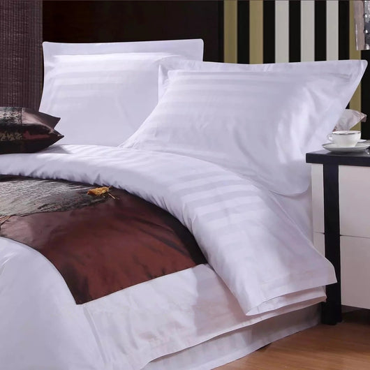 Juego de Cama de Hotel de Cuatro Piezas - Image 9