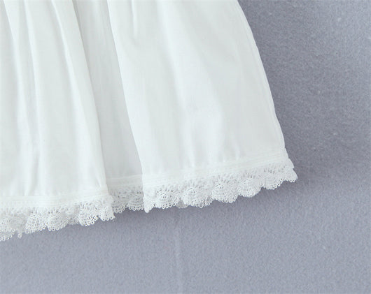 Blusa Elegante de Encaje Francés Confeccionada a Mano con Pliegues y Parches - Image 7