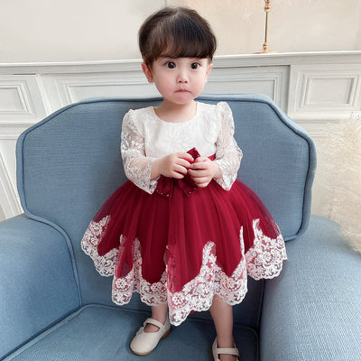 Bata Clínica con Detalles de Encaje y Costuras Reforzadas - Image 9
