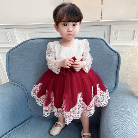 Bata Clínica con Detalles de Encaje y Costuras Reforzadas - Image 9