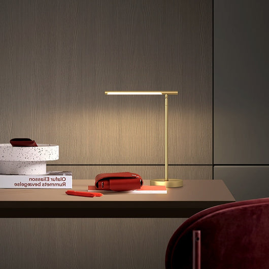 Lámpara de Mesa Articulada en Latón - Diseño Minimalista de Lujo - Image 12
