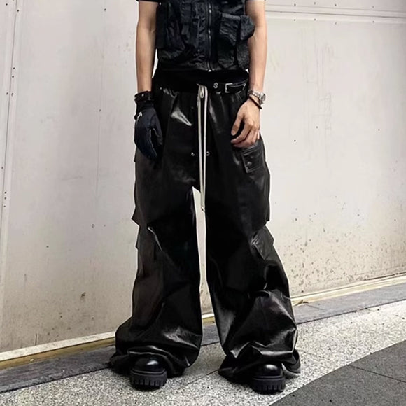 Calça Preta Ampla com Acabamento Brilhante - Estilo Casual