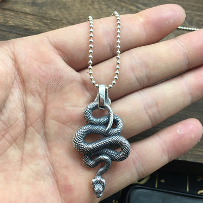 Anillo de Calavera en Plata Esterlina con Colgante de Serpiente Python - Image 2