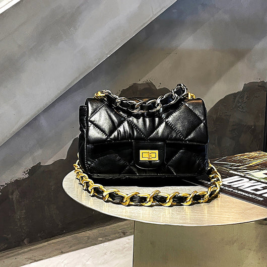 Bolso Bandolera de Cuero Premium con Cadena y Diseño Asimétrico - Image 5