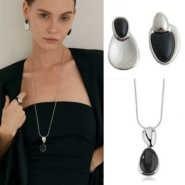 Collar de Ónice Negro Estilo Chino con Costura Irregular para Mujer