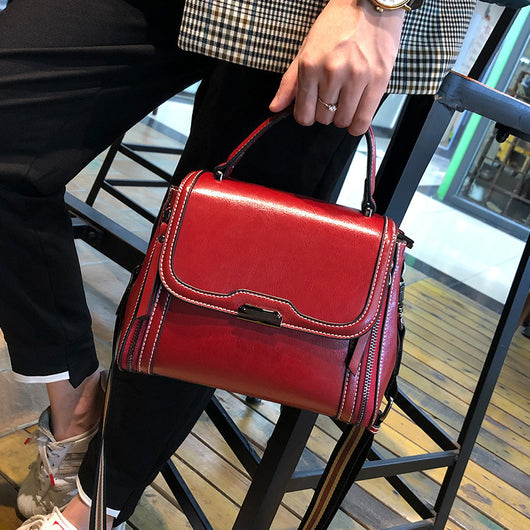 Bolso Mensajero de Cuero para Mujer - Gran Capacidad y Estilo Minimalista - Image 7
