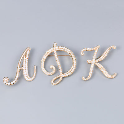 Broche Personalizado con Iniciales en Perlas - Alfiler Elegante para Mujer - Image 13