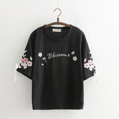 Camiseta Suelta de Algodón con Bordado Floral y Cordones para Mujer - Image 7