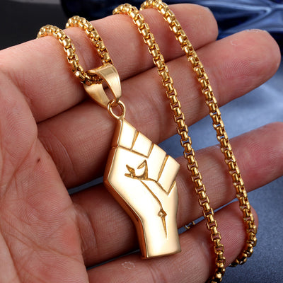 Collar Colgante Puño de Oro en Acero Titanio para Hombre - Image 17
