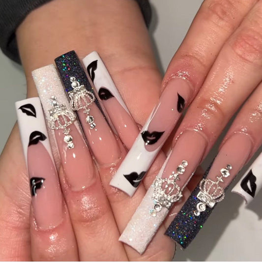 Stickers de Uñas Corona con Estampado Labios Blanco y Negro