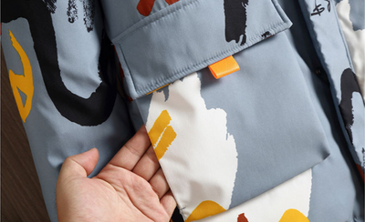 Chaqueta Acolchada con Capucha y Diseño Graffiti para Hombre - Image 16