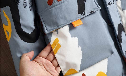 Chaqueta Acolchada con Capucha y Diseño Graffiti para Hombre - Image 16