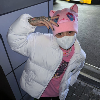 Gorro de Lana Tejido Cálido con Oso Bordado de Ojos Diferentes - Image 2