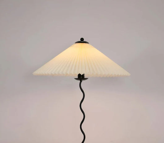 Lámpara Vintage de Mesita de Noche con Diseño Plisado Clásico - Image 5
