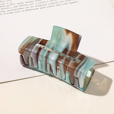 Pinzas para Cabello de Aleación Dorada con Diseño Geométrico Calado - Image 4