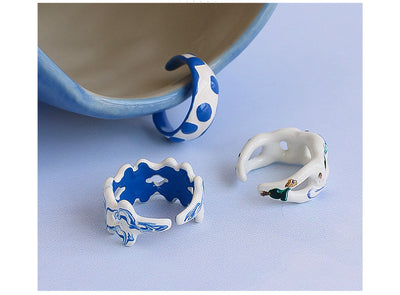 Anillo Artesanal Efecto Goteo en Azul y Blanco para Mujer - Image 2