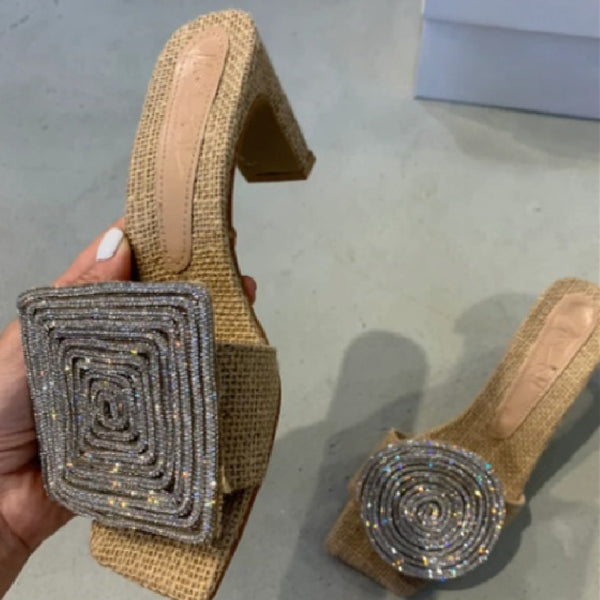 Sandalias de Cuero y Lino Tejido con Tacón Grueso y Detalles de Cristales