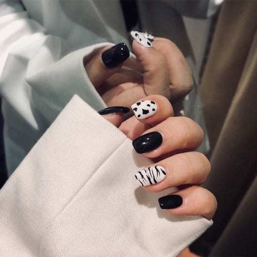 Uñas Postizas Adhesivas Diseño Blanco y Negro - Pegatinas de Uñas Acabadas - Image 10