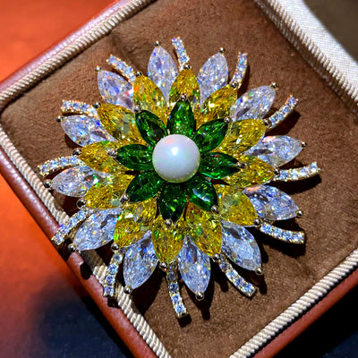 Broche Flor de Loto con Circonita Multicolor de Gran Quilate - Image 5