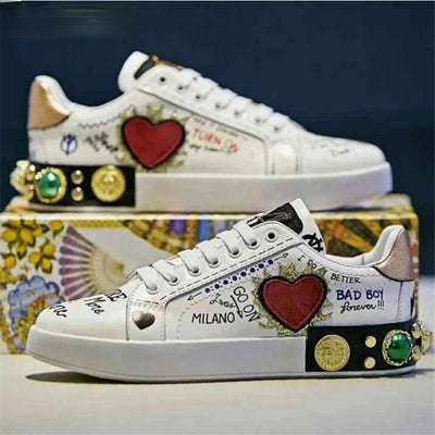 Zapatillas Blancas de Cuero Genuino con Remaches y Diseño Graffiti - Image 8