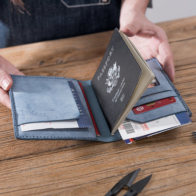 Bolsa Vintage de Cuero Encerado para Pasaporte - Costura Artesanal - Image 3