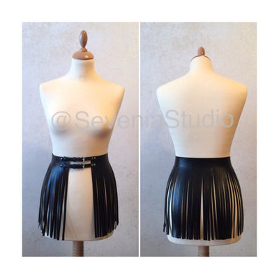 Falda Corta de Cintura Doble con Detalles en Cuero - Image 10