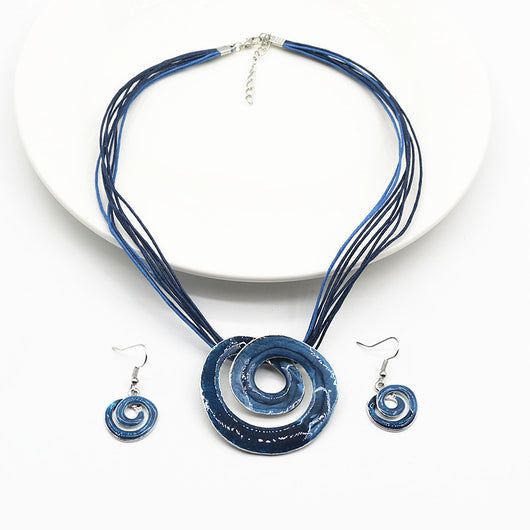 Conjunto de Collar y Aretes Geométricos con Líneas de Cera - Image 7