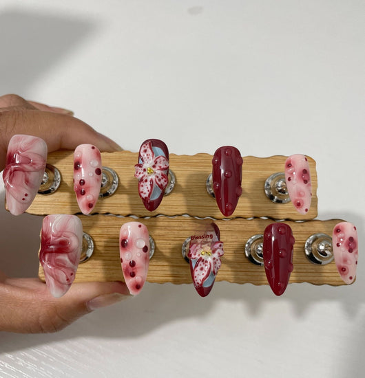 Uñas Postizas Talladas 3D con Diseño Floral Pintado a Mano - Image 9