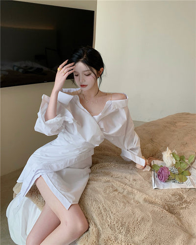 Vestido Camisero Blanco con Hombro Descubierto y Mangas Largas - Image 2