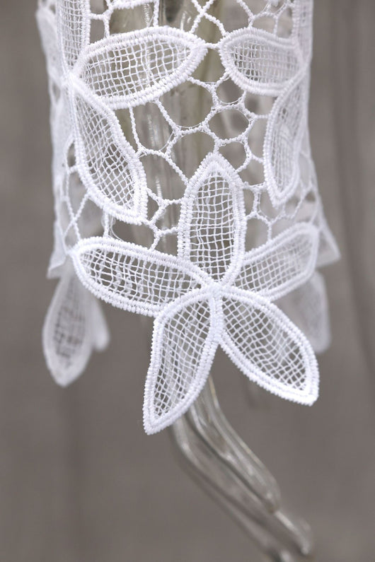 Vestido Bandage Elegante con Encaje Floral Calado y Bordado - Image 15