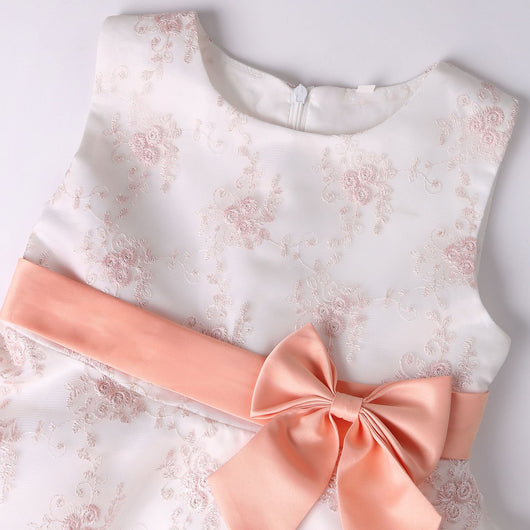 Vestido Princesa Niña con Encaje y Bordados - Image 9