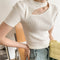 Blusa Escotada con Detalle en Clavícula