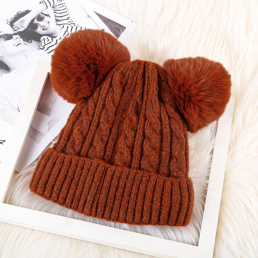 Gorro Cálido para Mujer con Doble Pelota de Piel y Personalización - Image 8