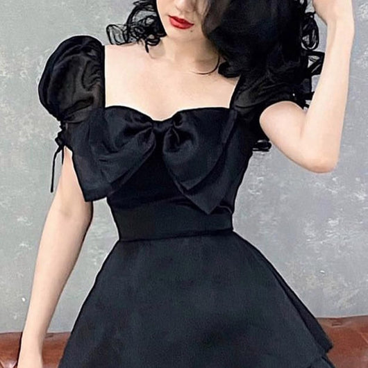 Vestido Negro Elegante con Escote Cuadrado y Falda de Organza con Lazo - Image 2