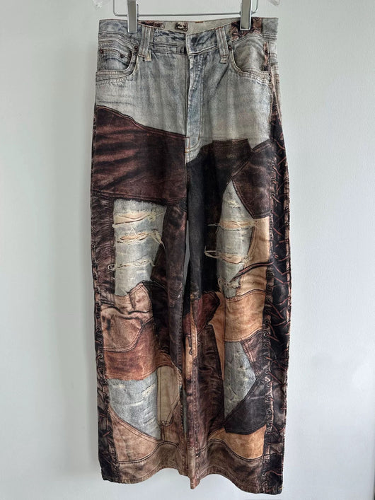 Pantalón Denim Ancho Vintage con Costuras Teñidas y Detalles Rotos - Image 13