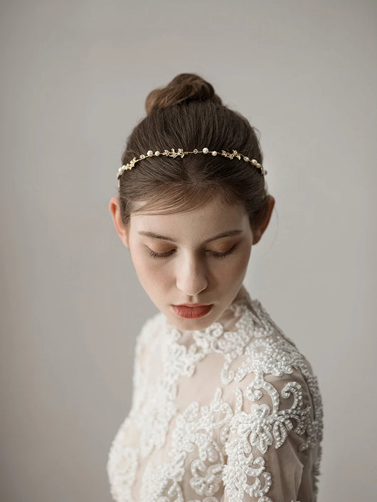 Adorno para el Cabello de Novia Hecho a Mano con Hojas Perladas - Image 9